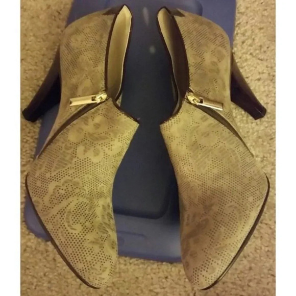 Taryn Rose Beige w/Brown Patten Leather Ankle Boots  NWOB SIZE 41.5 ~ 10.5 US - Picture 4 of 7